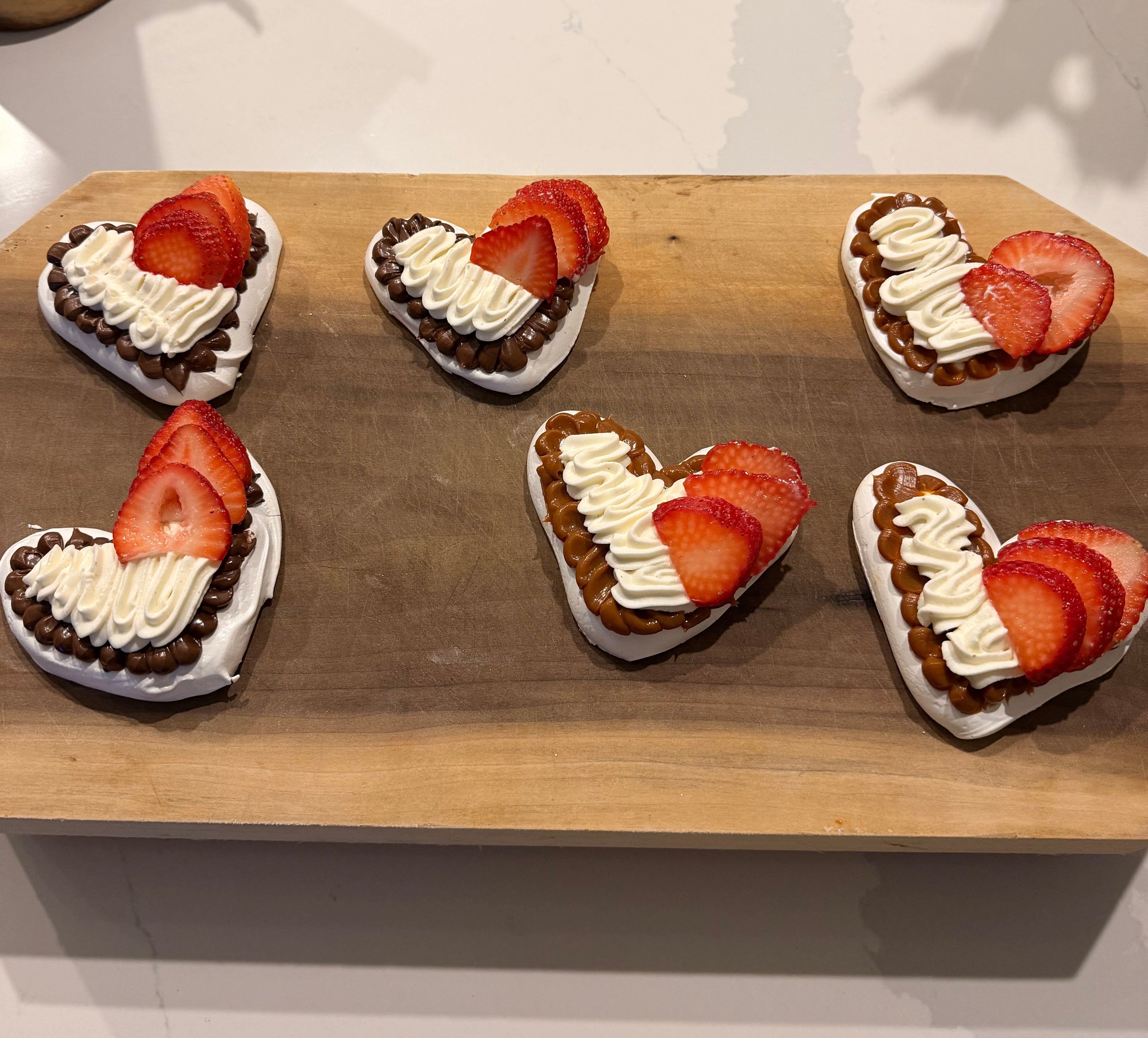 Heart pavlova bites